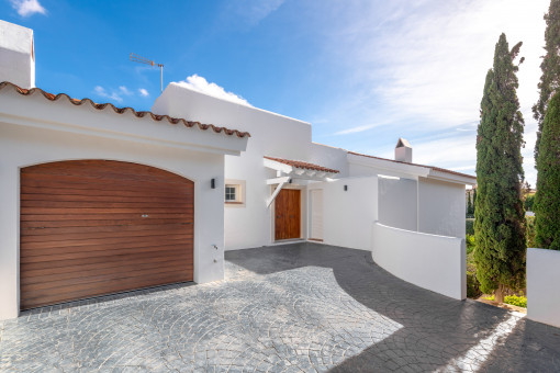 Garage/house entrance