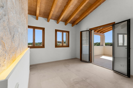 Masterbedroom with balcony access