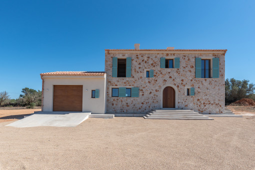 Front view with garage