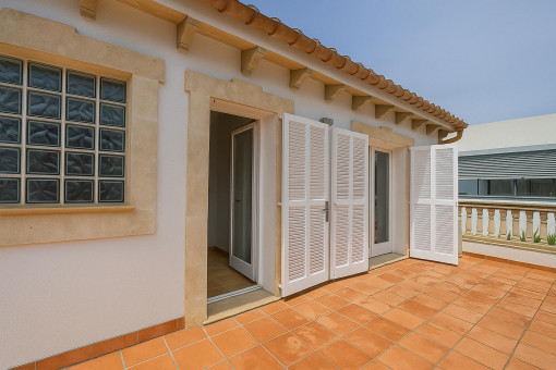 Rear upper floor terrace – ideal for privacy and relaxation