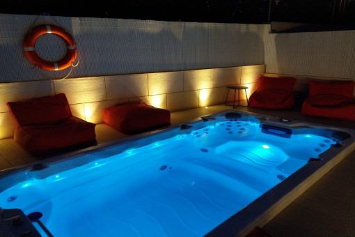 Jacuzzi evening atmosphere 