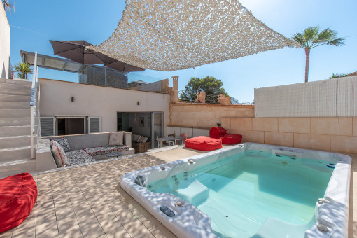 House with rooftop terrace