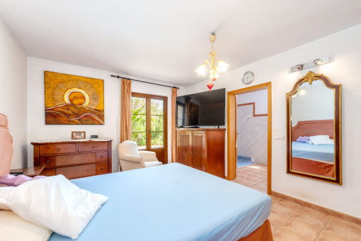 Second bedroom in the left wing