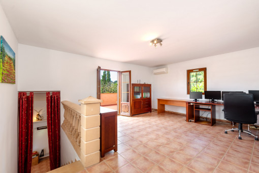 Upper floor with private terrace