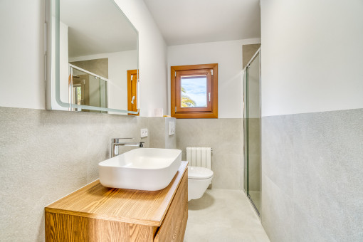 Bathroom with bathtub and natural stone