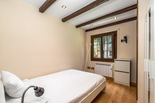 Second bedroom with garden view