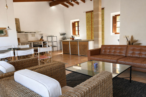 Opent kitchen and spacious living area