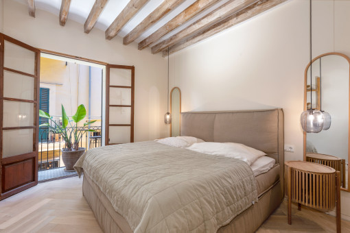 Second bedroom with french balcony
