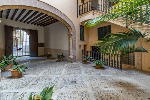 Exclusive old town apartment in a historic palace