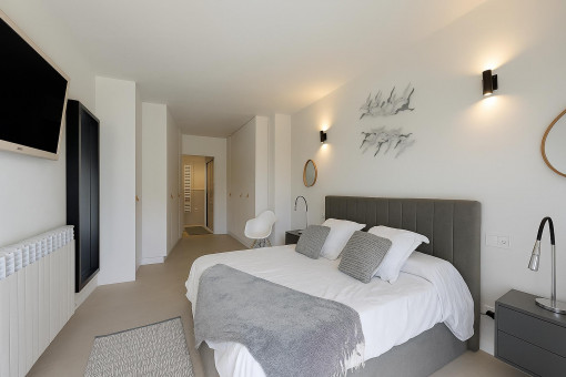 Master bedroom with en-suite bathroom