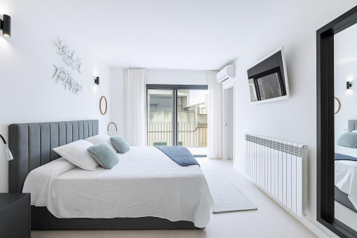 Bedroom with access to terrace