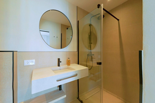 Modern bathroom with round mirror
