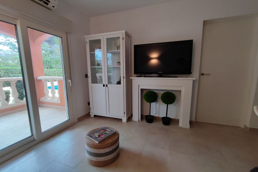 Living room with access to the covered terrace and garden