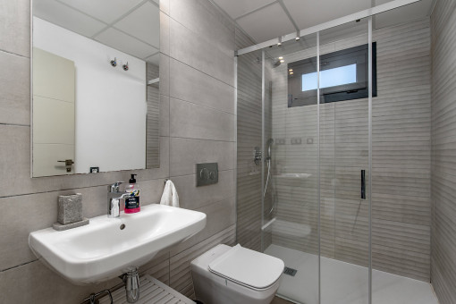 Further bathroom