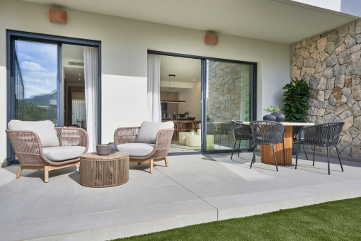 Spacious covered terrace