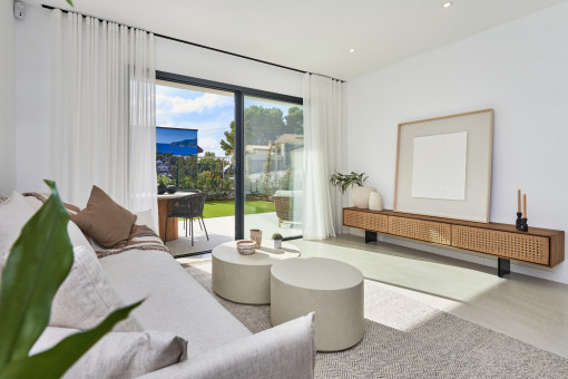 Open living room with direct access to the private garden