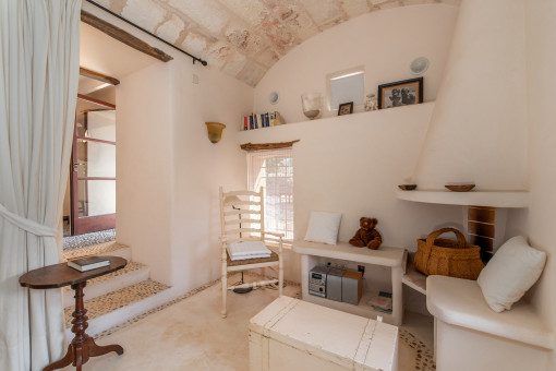 Living area with fireplace guesthouse 2