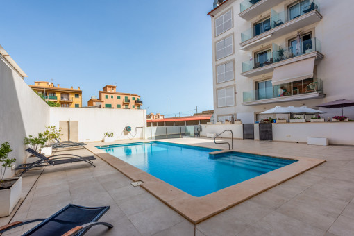 Community pool