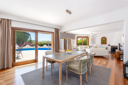 Bright dining area with fireplace