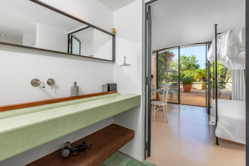 One of 6 bathrooms
