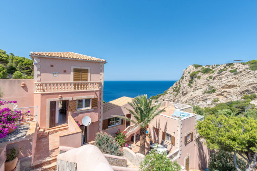 Enjoy the stunning sea view from every level of this well-kept villa