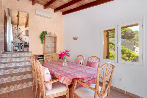 Dining - Situated between kitchen and living area