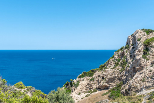 Picture-perfect views from every level of the house