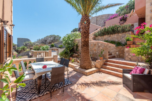 Outdoor dining area - close to the kitchen