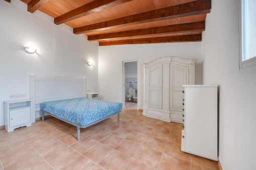 Double bedroom with en-suite-bathroom