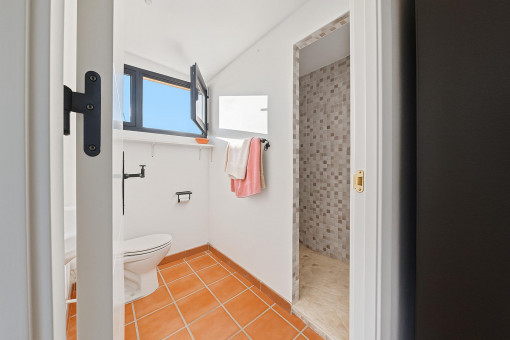 Shower room of the third bedroom
