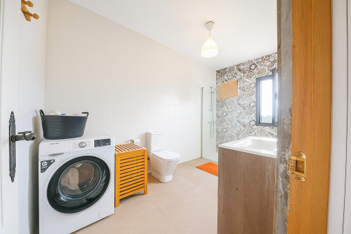  Shower room & laundry