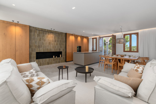 Elegante living area with fireplace