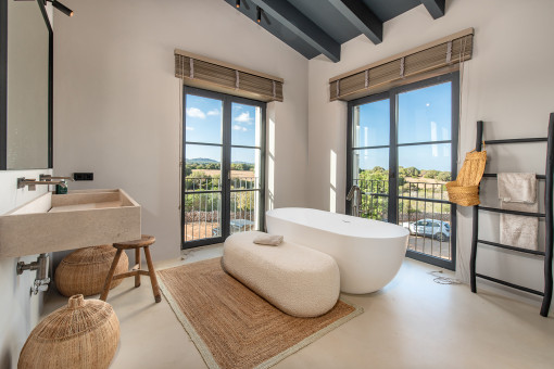One of 4 bathrooms