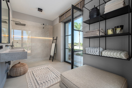 One of 4 bathrooms