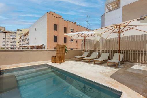 Roof pool