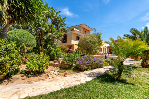 Garden and exterior area of the townhouse