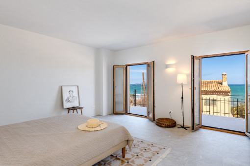 Master Bedroom wit seeviewteracce