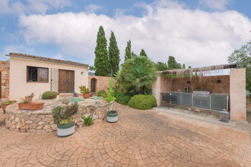 Outdoor kitchen