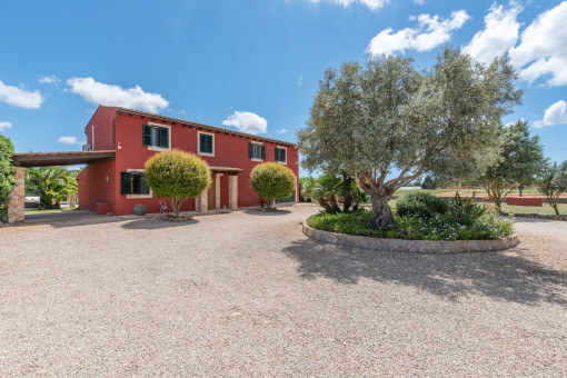 Facade of the finca