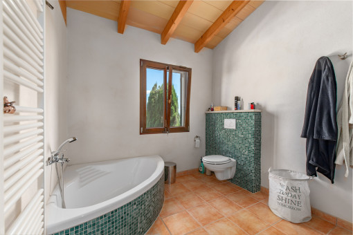 One of 4 bathrooms