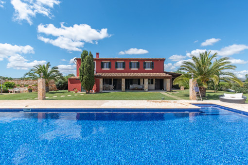 Finca with covered terrace