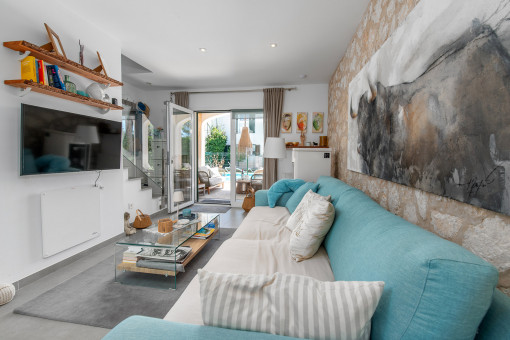 Spacious living and dining area