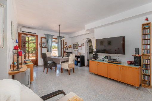 Open plan living and dining area