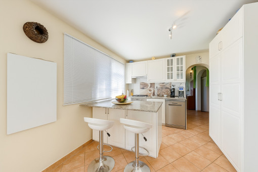 Fully equipped fitted kitchen