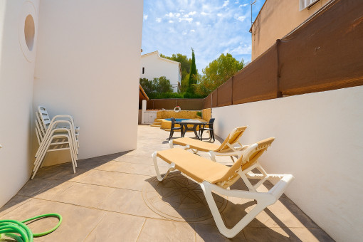 Sunbathing areas by the pool
