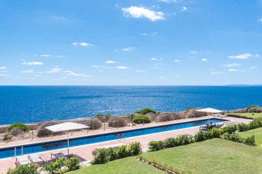 One of 3 comunity pool