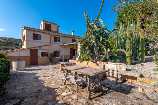 |finca-manacor-mallorca-buy-outdoor.jpg