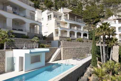 Communal complex with spacious pools and panoramic sea views