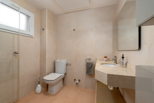 One of 2 bathrooms