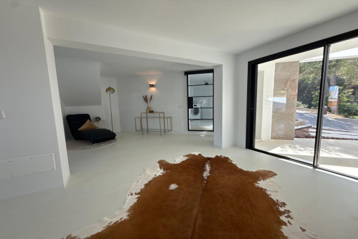 Additional bright living room